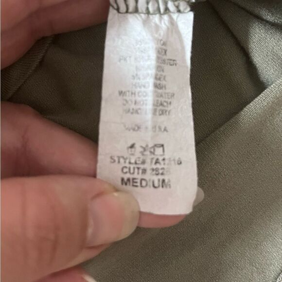 Bombom Green Short Sleeve Tie Front Top Camo pocket Size M - Picture 5 of 6